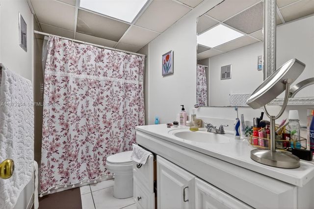 9678 Fontainebleau Blvd 410, Miami, FL 33172