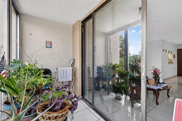 9678 Fontainebleau Blvd 410, Miami, FL 33172