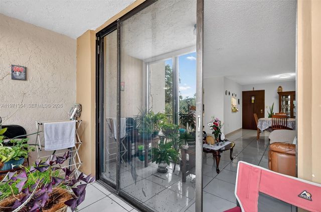 9678 Fontainebleau Blvd 410, Miami, FL 33172