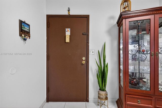 9678 Fontainebleau Blvd 410, Miami, FL 33172