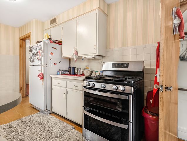 1733 N 73rd Avenue, Elmwood Park, IL 60707