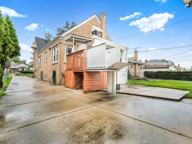 1733 N 73rd Avenue, Elmwood Park, IL 60707