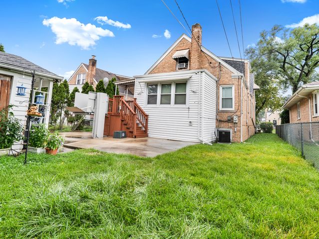 1733 N 73rd Avenue, Elmwood Park, IL 60707