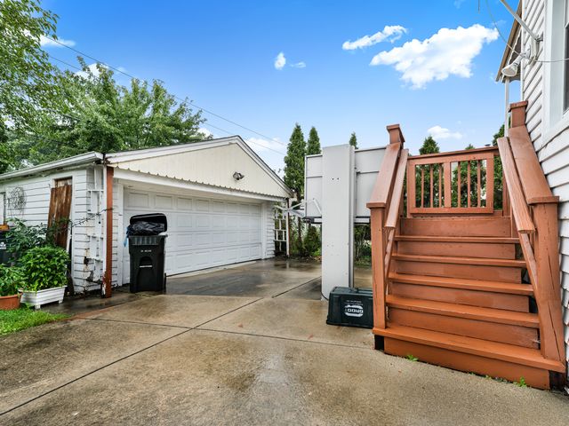 1733 N 73rd Avenue, Elmwood Park, IL 60707