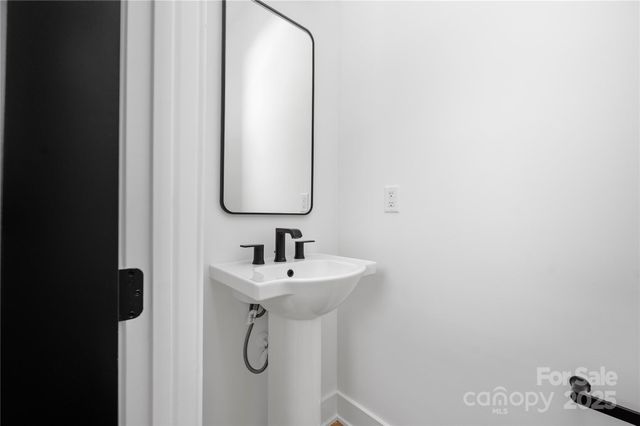 315 E Peterson Street, Charlotte, NC 28217