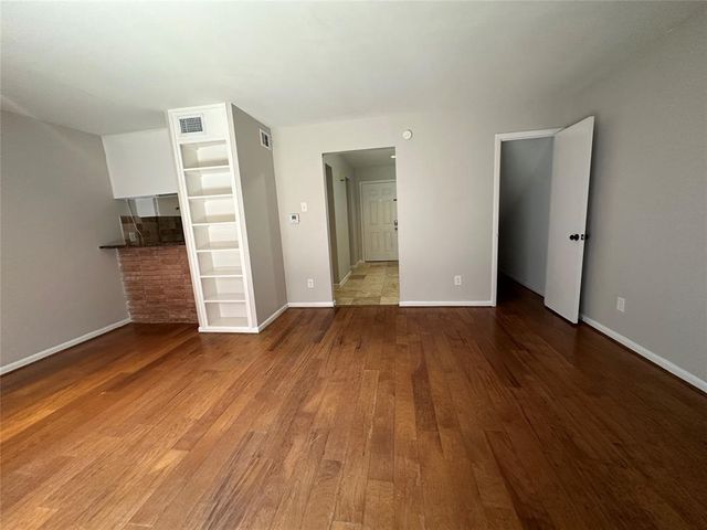 5123 Del Monte Drive 8, Houston, TX 77056