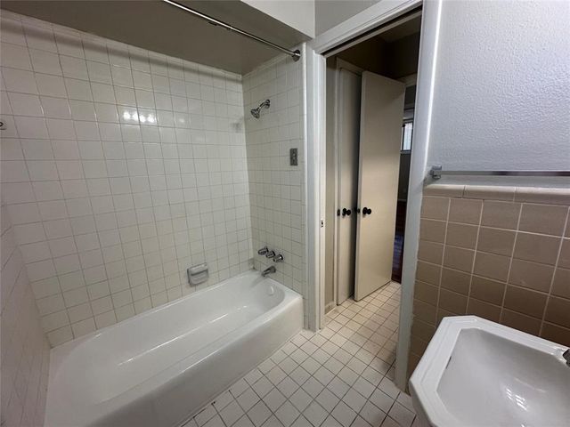 5123 Del Monte Drive 8, Houston, TX 77056