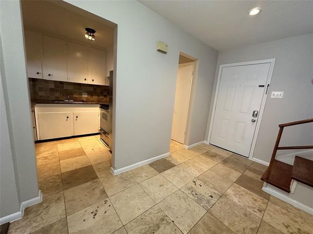 5123 Del Monte Drive 8, Houston, TX 77056