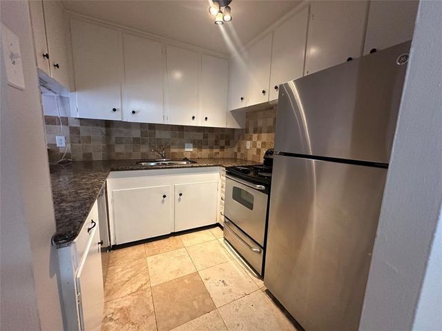 5123 Del Monte Drive 8, Houston, TX 77056