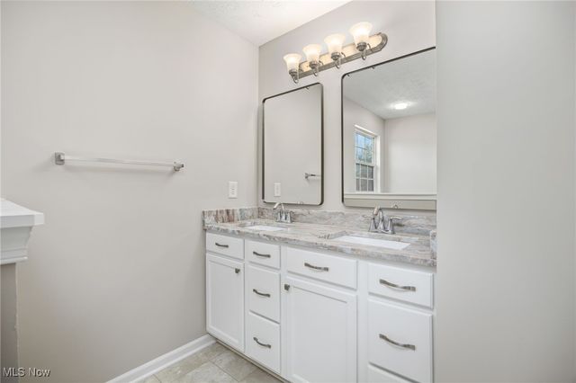 6227 Whitetail Run, Bedford, OH 44146