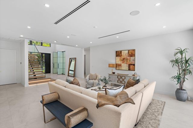 2506 NE 14TH Street, Fort Lauderdale, FL 33304