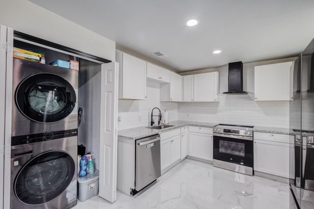 709 SW Dallas Street, Grand Prairie, TX 75051