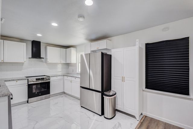 709 SW Dallas Street, Grand Prairie, TX 75051