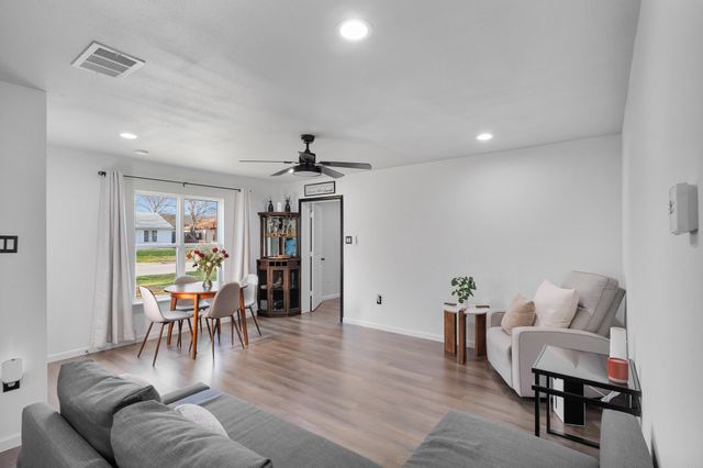 709 SW Dallas Street, Grand Prairie, TX 75051
