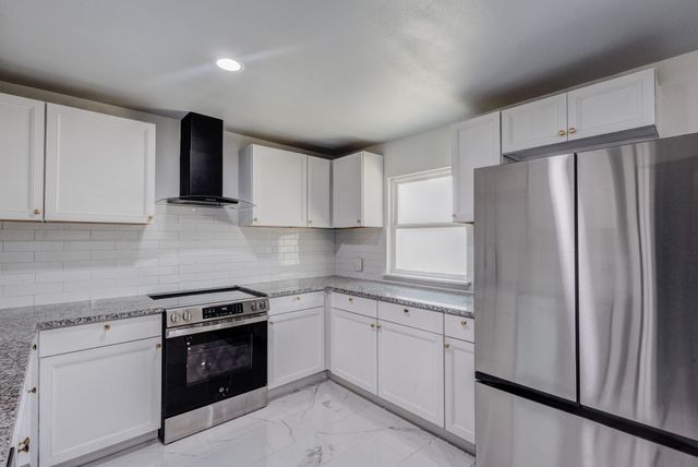 709 SW Dallas Street, Grand Prairie, TX 75051
