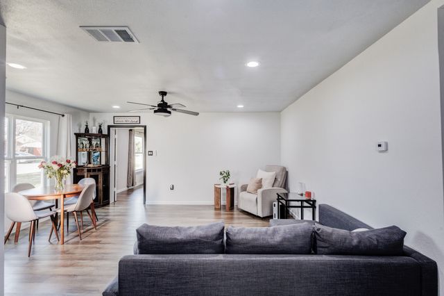 709 SW Dallas Street, Grand Prairie, TX 75051