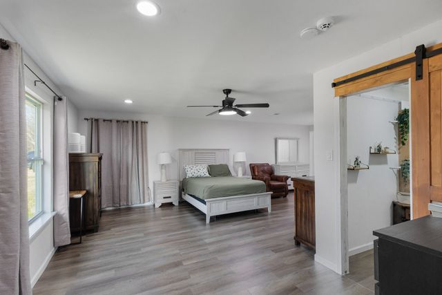 709 SW Dallas Street, Grand Prairie, TX 75051