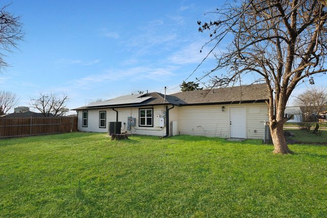 709 SW Dallas Street, Grand Prairie, TX 75051