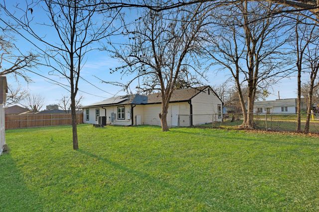 709 SW Dallas Street, Grand Prairie, TX 75051