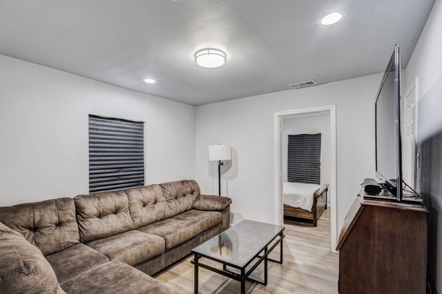 709 SW Dallas Street, Grand Prairie, TX 75051