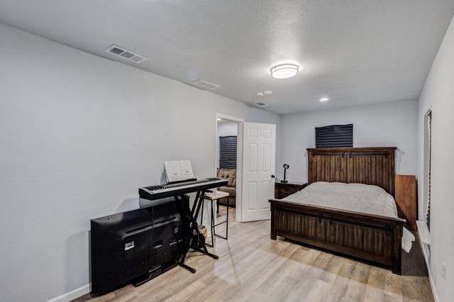 709 SW Dallas Street, Grand Prairie, TX 75051