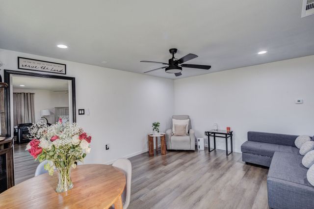 709 SW Dallas Street, Grand Prairie, TX 75051