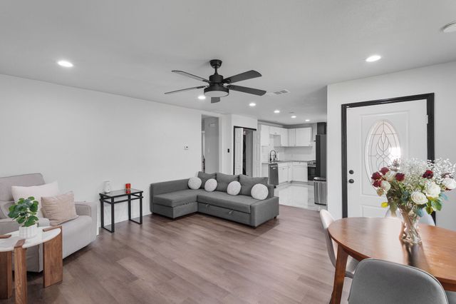 709 SW Dallas Street, Grand Prairie, TX 75051