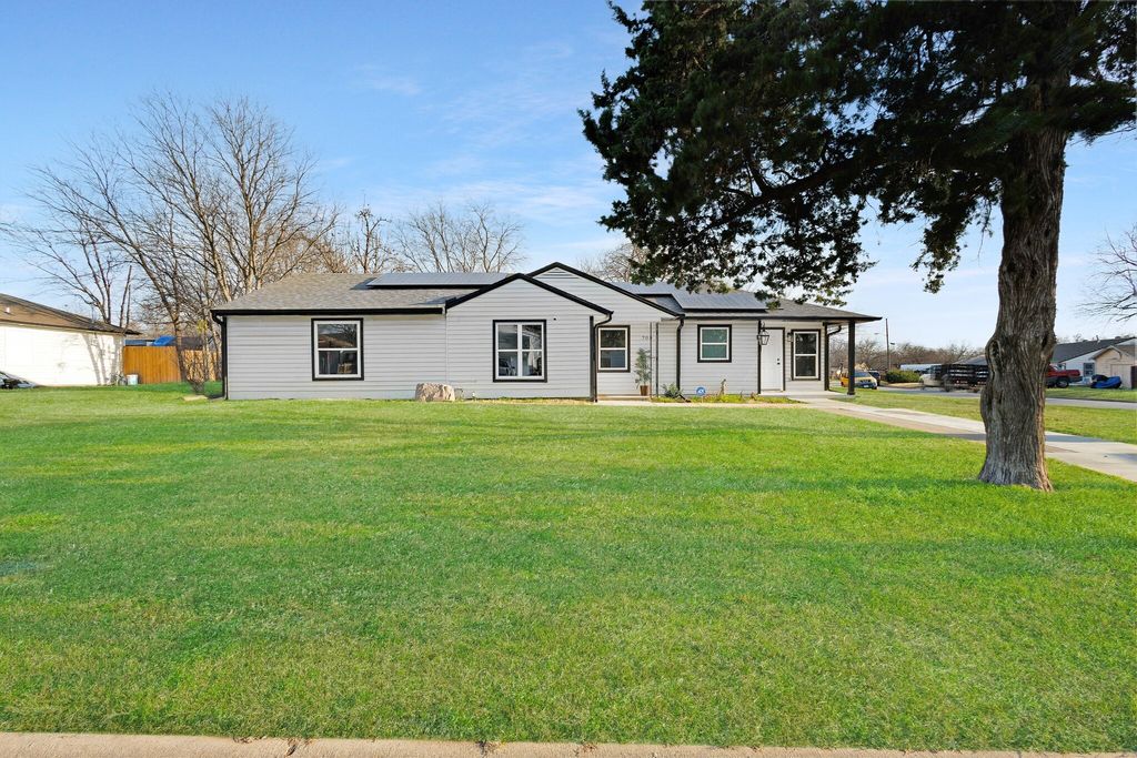 709 SW Dallas Street, Grand Prairie, TX 75051