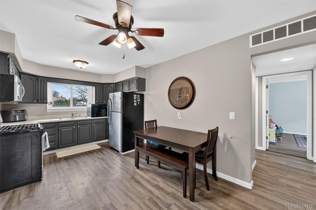 31674 Grove, Fraser, MI 48026