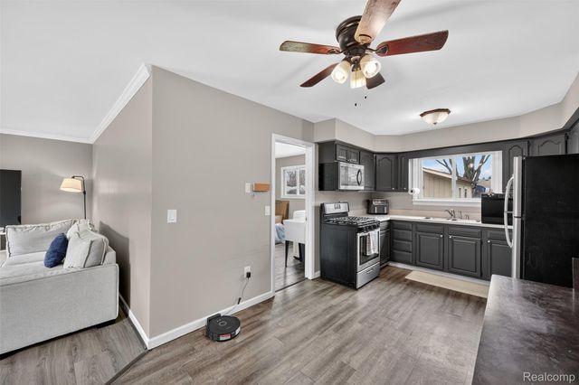 31674 Grove, Fraser, MI 48026