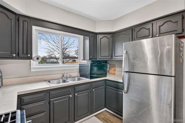 31674 Grove, Fraser, MI 48026