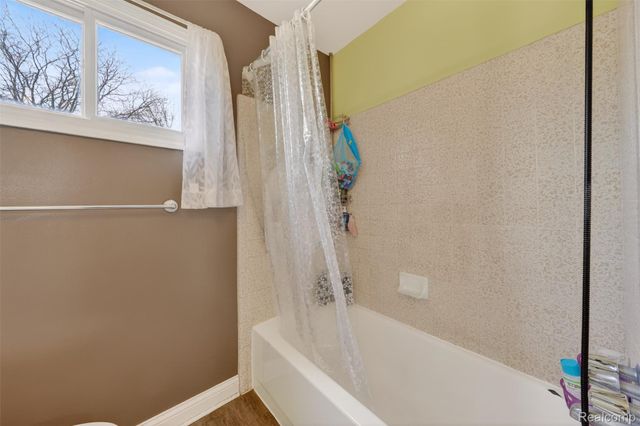 31674 Grove, Fraser, MI 48026