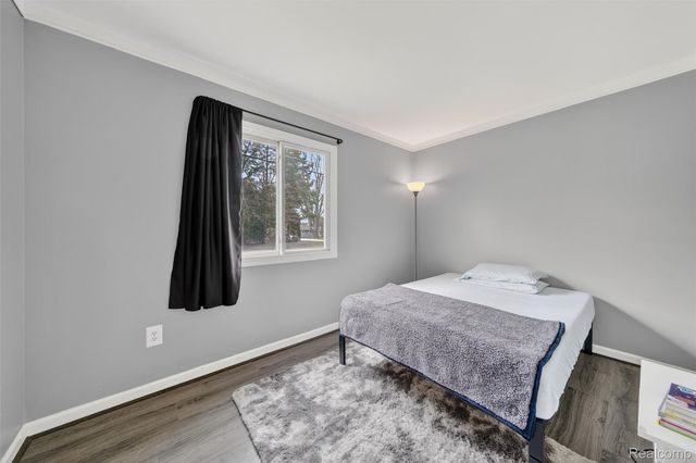 31674 Grove, Fraser, MI 48026