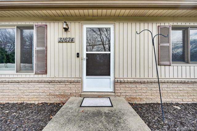 31674 Grove, Fraser, MI 48026