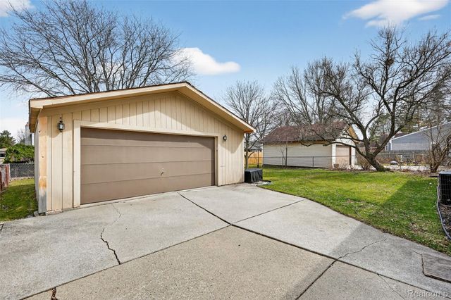 31674 Grove, Fraser, MI 48026