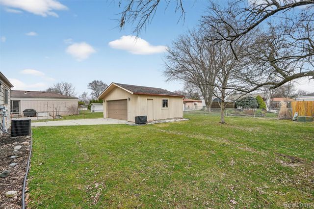 31674 Grove, Fraser, MI 48026