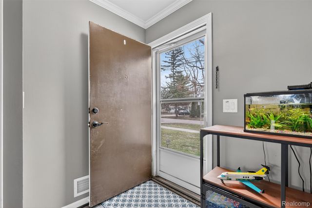 31674 Grove, Fraser, MI 48026