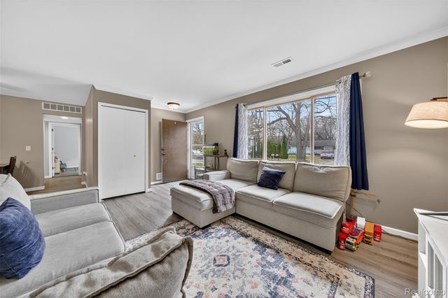 31674 Grove, Fraser, MI 48026