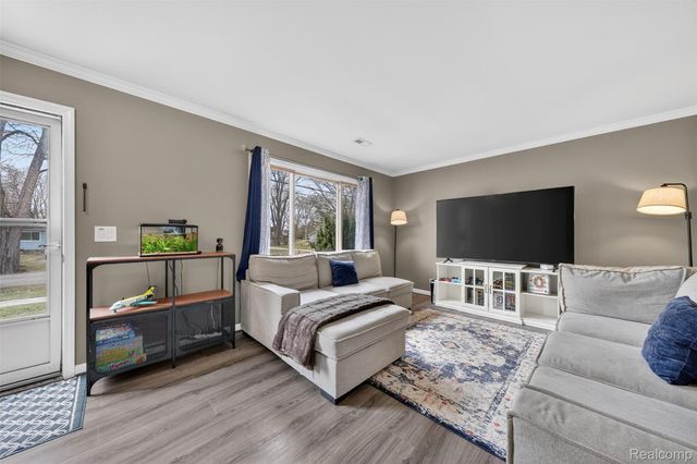 31674 Grove, Fraser, MI 48026