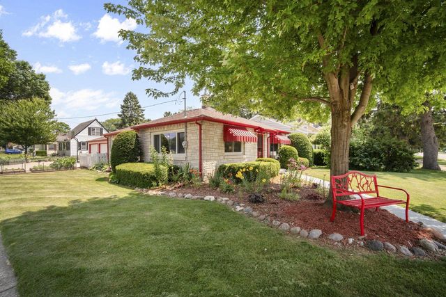 1101 S Grand AVENUE, Waukesha, WI 53186