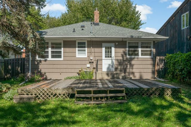 1424 Almond Avenue, Saint Paul, MN 55108