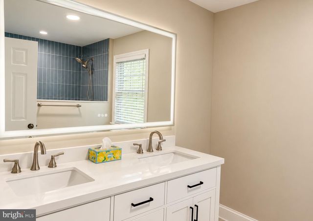 23 LAUREL CIR, Newtown, PA 18940
