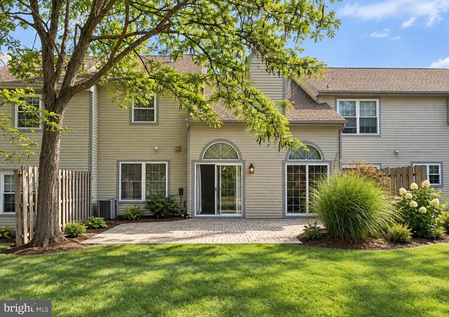23 LAUREL CIR, Newtown, PA 18940