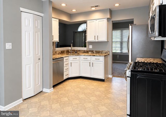 23 LAUREL CIR, Newtown, PA 18940