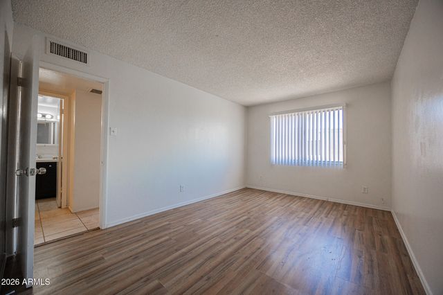5040 N 40TH Avenue, Phoenix, AZ 85019