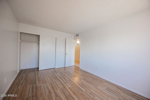 5040 N 40TH Avenue, Phoenix, AZ 85019