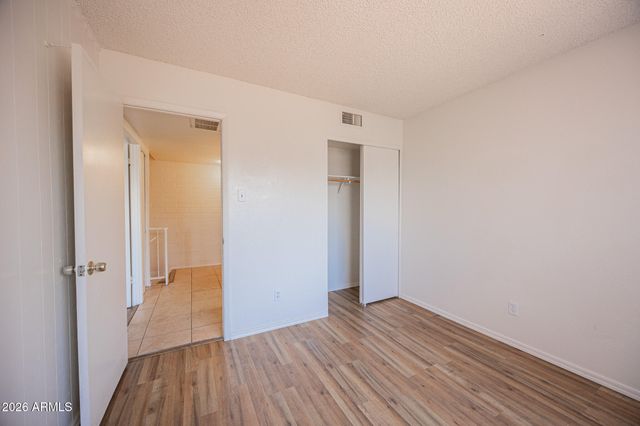 5040 N 40TH Avenue, Phoenix, AZ 85019