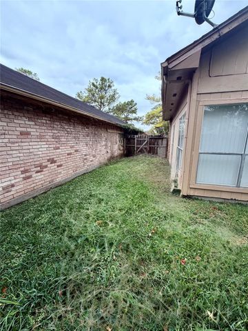 9327 Westacre Place, Houston, TX 77083