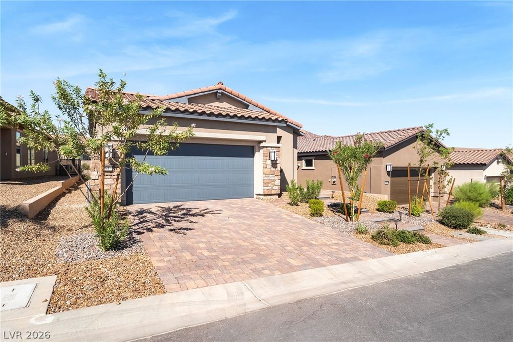 53 Lake Bluff Court, Henderson, NV 89011 — photo 2