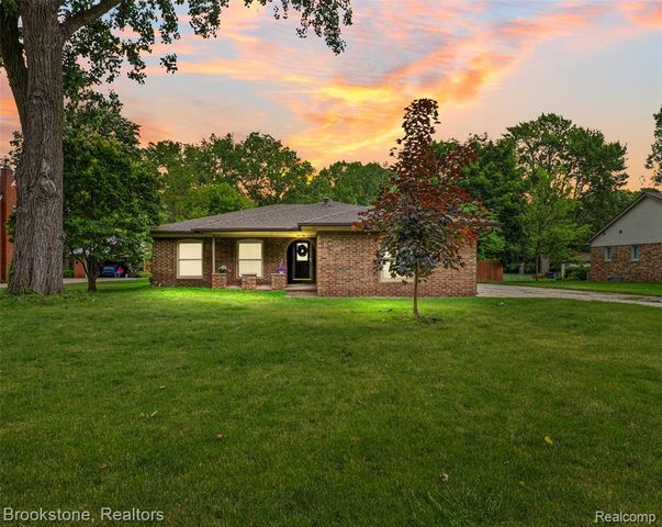 23059 Remick Drive, Clinton Township, MI 48036